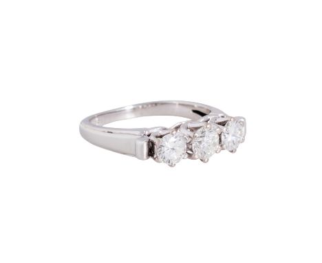 Ring mit 3 Brillanten von zus. ca. 1,1 ct, davon mittig 1x ca. 0,4 ct, ca. LGW-GW (J-K)/VS und 2x ca. 0,35 ct, ca. GW-GET (L-