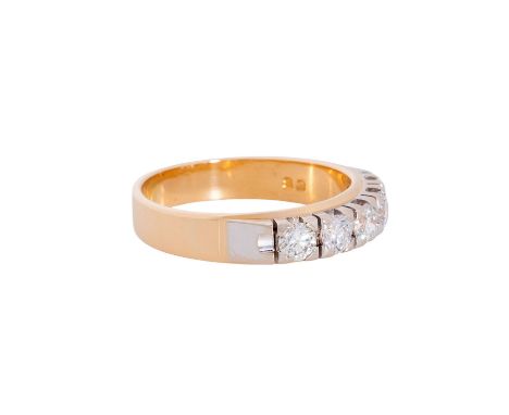 Ring mit 5 Brillanten von zus. ca. 0,75 ct mit guter Farbe und Reinheit, GG 18 K, 5,1 gr, RW 56, Ende 20. Jh., guter Zustand.