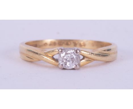 An 18ct yellow &amp; white gold ring set with 0.23 carats of round brilliant cut diamond, 2.82gm, size M 1/2 to N.