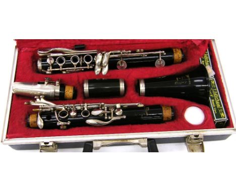 Boosey & Hawkes Regent clarinet, ser. no. 510576, case