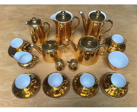 Royal Worcester Gold Lustre Tea Service, comprising teapot, coffee pot, small teapot, hot water jug, milk jug, sugar bowl, si