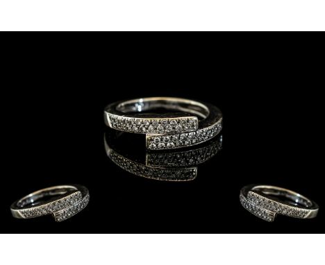 18ct White Gold Attractive Diamond Set Designer Ring. Marked 18ct - 750 to Interior of Shank. The Round Modern Brilliant Cut 