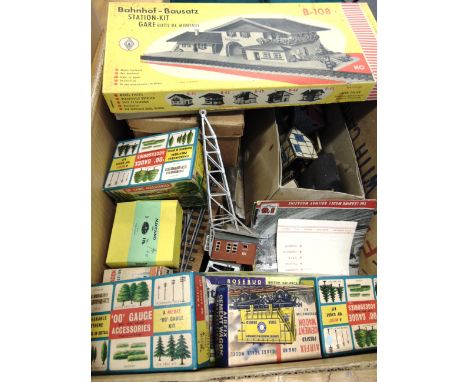 [OO/HO GAUGES]. A MISCELLANEOUS COLLECTION OF ACCESSORIES  including a tin-plate Marklin goods-yard electric crane; plastic b