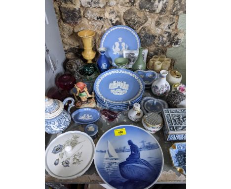A mixed lot of ceramics and glass ornaments to include Wedgwood Jasperware and Wedgwood glass paperweights, a Goebel Hummel f