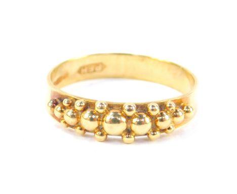 An 18ct gold keeper ring, size R, 3.8g.