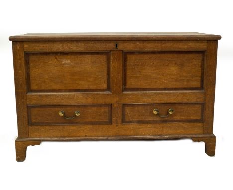 An 18thC oak mule chest, with mahogany crossbanded lift top, over two similar banded panels, and two similar faux drawers wit