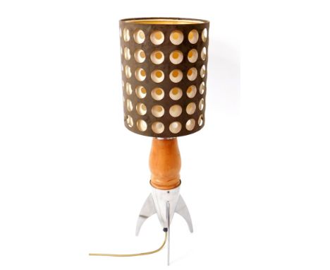 An atomic aluminium and turned wood spaceship table lamp, with a two colour brown cylindrical shade, 65cm H.