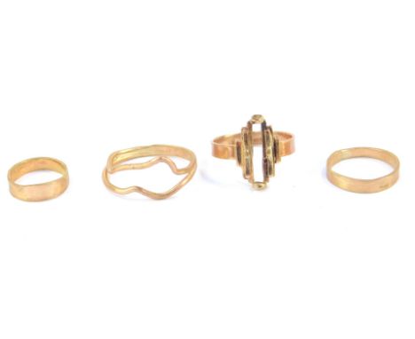 Four 9ct gold rings and bands, sizes E, K, Q and R, 9.2g.