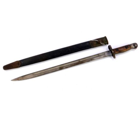 A World War One Sanderson SMLE 1907 pattern bayonet, with leather and metal scabbard, blade 43cm L.