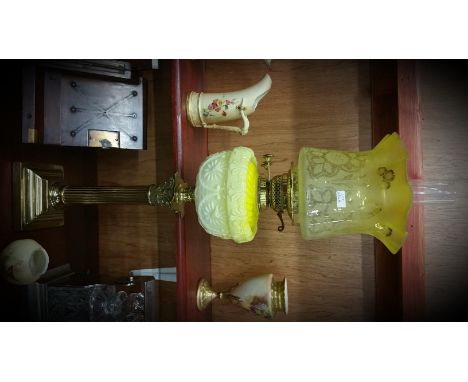 VICTORIAN BRASS CORINTHIAN PILLAR OIL LAMP WITH YELLOW BOWL & SHADE
