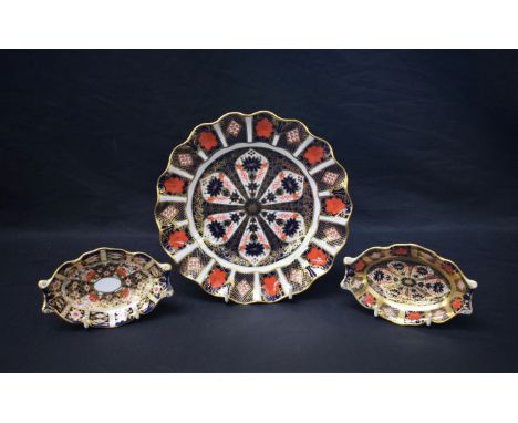 A Royal Crown Derby 1128 Imari pattern shaped circular dessert plate, 22cm diam, first quality; a similar solid gold band sha