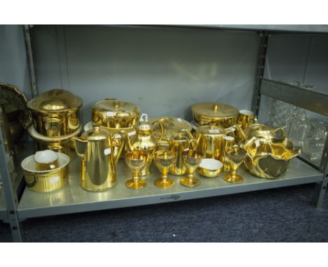 A COLLECTION OF ROYAL WORCESTER FIREPROOF GILT DINNER, TEA AND COFFEE SERVICE, APPROX 19 PIECES 