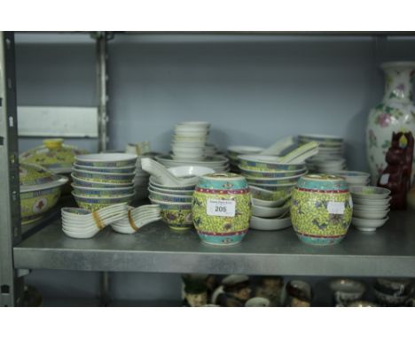 ORIENTAL DINNER AND TEA SERVICE, APPROX 100 PIECES, YELLOW AND BLUE COLOUR 