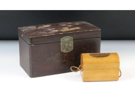 Early 20th Century Japanese lacquered twin-compartment tea caddy with bird decoration to lid, opens to reveal two lidded comp