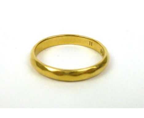 A 22ct yellow gold wedding band, ring size K, 2.8 gms