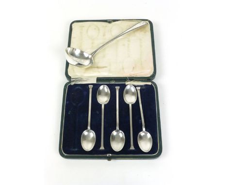 A part cased set of five silver spoons, together with a small silver ladle, approx. w. 91 grams  