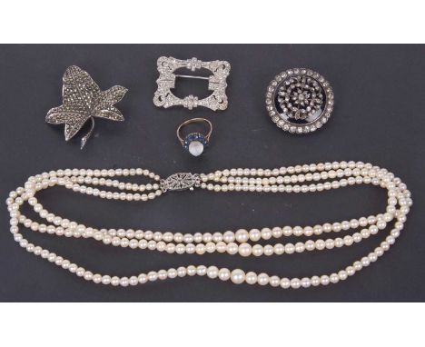 Mixed Lot: Vintage round paste set brooch, a 925 and marcasite leaf brooch, a paste set buckle brooch, a moonstone and paste 