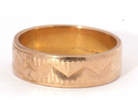 9ct gold wedding band chased and engraved with a geo-metric design, g/w 3.4gms, size L-M