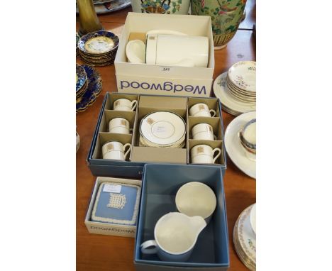 A Wedgwood bone china House of Commons pattern tea service together with a Wedgwood House of Common blue jasperware blue lidd