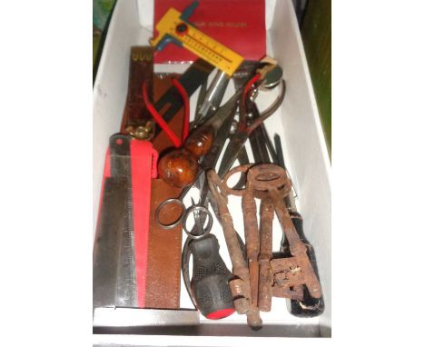 Assorted metal working tools and four old keys