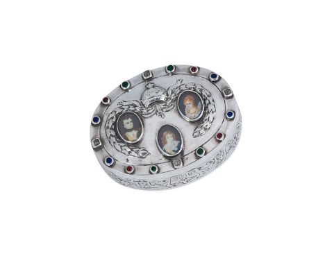 the body decorated with a band of pressed scrollwork over a textured ground, the friction fitting hinged cover bordered with 