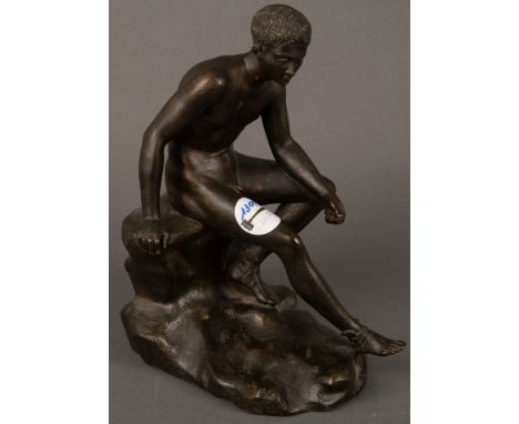 Sitzender Adonis. Wohl Frankreich um 1900. Bronze, brüniert, ohne Signatur, H=26,5 cm. 