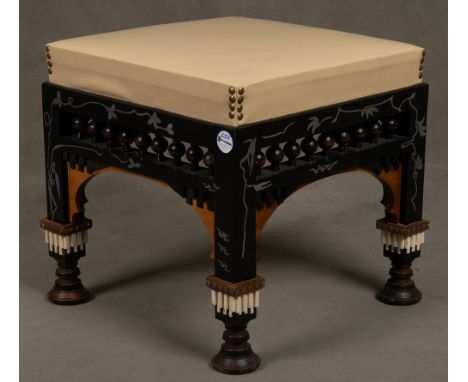 Carlo Bugatti (1856-1940). Hocker, ebonisiertes Holz, mit Silbereinlagen und gedrechselten Kugeln, H=43,5 cm, B=45 cm, T=45 c