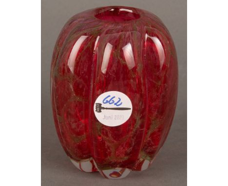 Vase. WMF 20. Jh. Dickwandiges farbloses Ikora-Glas, rot überfangen, mit feinen Pulvereinschmelzungen, H=12,5 cm. (min. best.