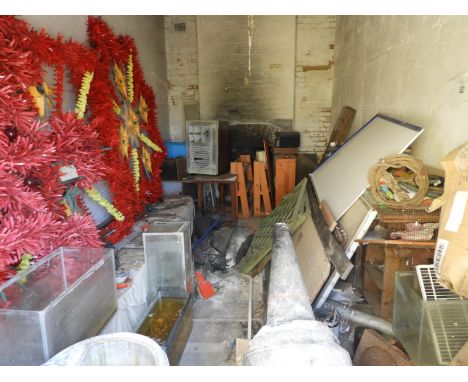 Contents of Billet No.50 To Include Large Christmas Decoration, Air Cannon, Galvanised Water Boiler, Fish Tanks and Aquariums