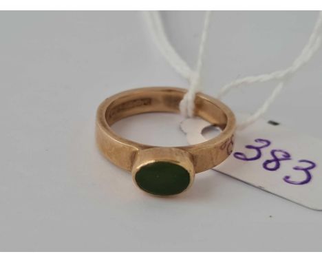 A jade set ring 9ct size K    3.5 gms