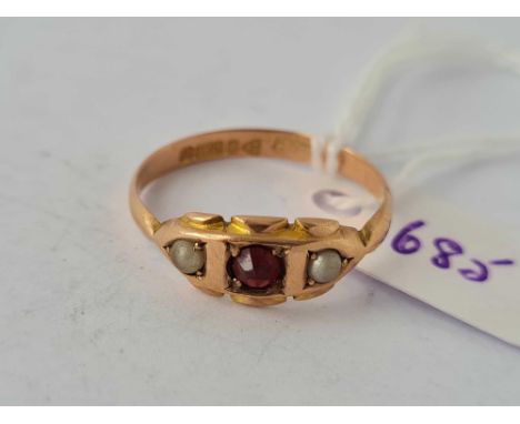 A garnet and pearl ring, 9ct, size P, 1.8 g.