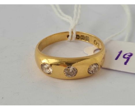 A GYPSY SET RING WITH THREE OLD CUT DIAMONDS 18CT GOLD SIZE S    5.7 GMS