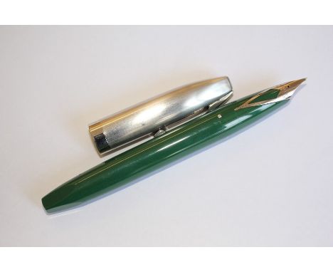 Vintage Pens, including a racing green Sheaffer (PFM) USA fountain pen (unboxed) and a Parker 51 fountain pen, on in the orig