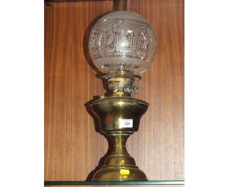  A VINTAGE BRASS OIL LAMP WITH SHADE AND FLUTE 