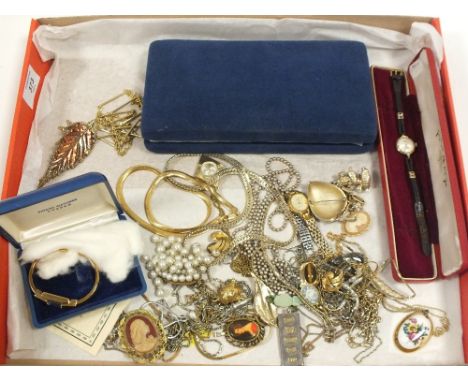 A COLLECTION OF COSTUME JEWELLERY ETC. TO INCLUDE A 9CT GOLD LADIES ROTARY WRISTWATCH, MICAL WATCH ETC. 