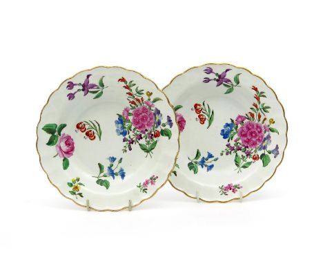 A good pair of Spode pearlware plates, early 19th century, brightly painted in the manner of Worcester porcelain with large f