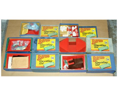 Bayko quantity of Sets consisting of 1X x 2 and 2X x 4. Contents generally Excellent in Fair to Good boxes.  (6)