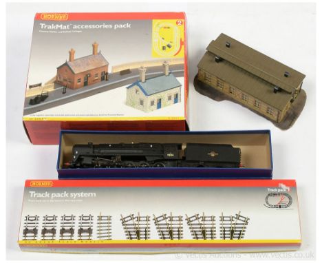 OO Gauge Locomotive and accessories comprising Hornby (China) 2-8-0 9F BR Black in replacement box, R.8019 Track Pack, (appea