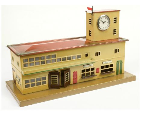 Marklin post-war unnamed Station measuring 48 x 20 x 28cm (19 x 8 x 11") approx. Finished in dark cream, brown, green. This 2