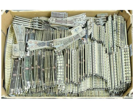 Hornby Dublo 3 Rail Track and Pointwork to include 10x electric points (5 each L/H and R/H), 20 x manual points (10 each R/H 