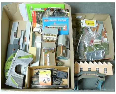 OO Gauge Track, Points, Controller, Buildings and Accessories to include Peco LK12 Country Station kit (unchecked for complet