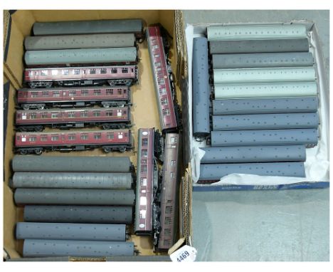 OO Gauge Maroon Coaches by Dapol / Hornby / Airfix / Triang / Mainline / Bachmann to include Suburban, Composite, Restaurant 
