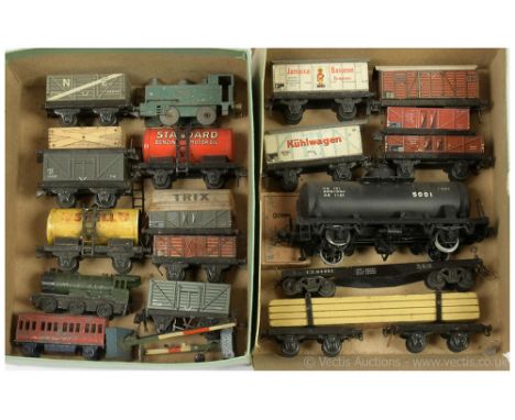 Dinky Toys, Moko and Trix pre-war HO Scale Train models - Dinky Toys comprise pre-war 6-wheeled Steam Locomotive - green and 