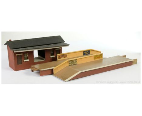 Hugar OO Gauge Ref 503 3-piece Station with brick style building. Single storey with light interior, steps to the rear with d