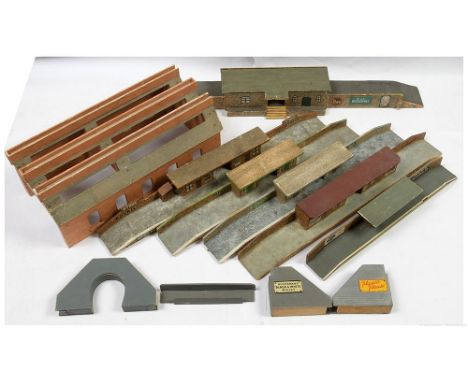 Tru-Scale or similar OO Gauge and other commercial manufacturers OO Gauge group of Railway Accessories consisting of a number