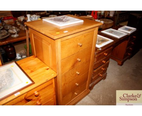 A good quality light oak chest fitted five drawers 