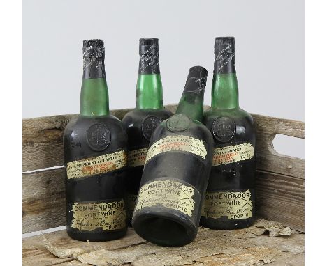 Vier Flaschen "Feuerheerd´s Commendador Port"Jeweils 0.7 Liter, 1960er Jahre, alle ungeöffnet, Vintage - Flaschen teils mit A