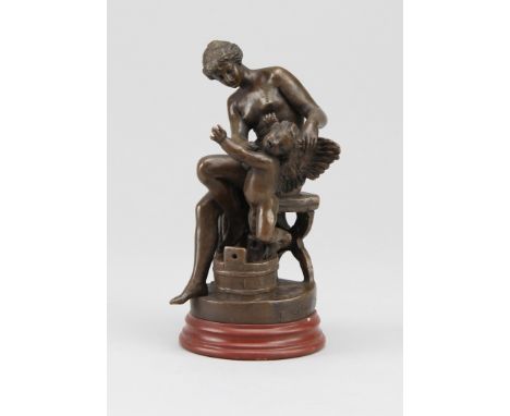 Seeboeck, Ferdinand ( Wien 1864 - 1952 Rom)Figur "Das Bad des Amor", Bronze gegossen und braun patiniert, auf einem kurulisch