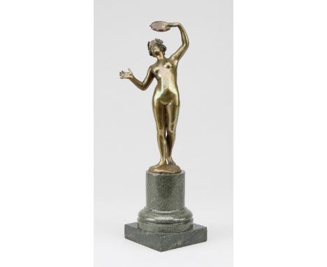 Seifert, Victor Heinrich (Wien 1870 - 1953 Berlin)Figur "Tambourinspielerin", Bronze gegossen und goldfarben patiniert, nackt