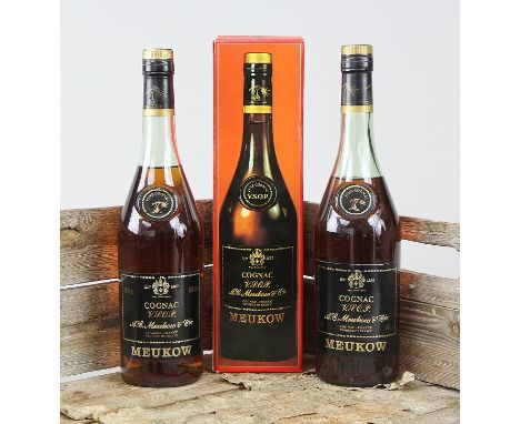 Zwei Flaschen "Cognac Meukow V.S.O.P."Jeweils 70 cl., 1970er Jahre, beide ungeöffnet, jeweils im Originalkarton, Vintage - Fl